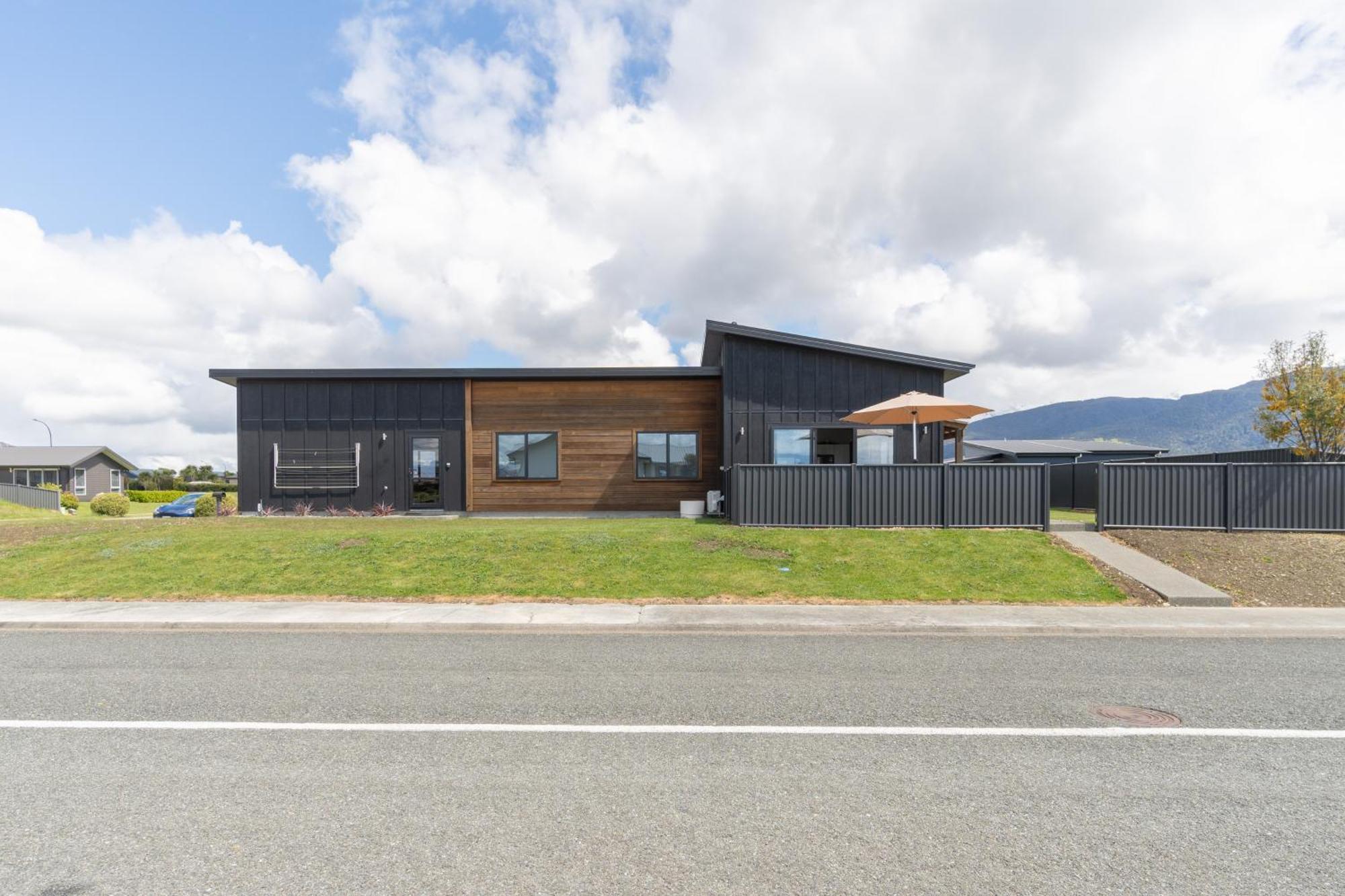 Pounamu Paradise - Holiday home