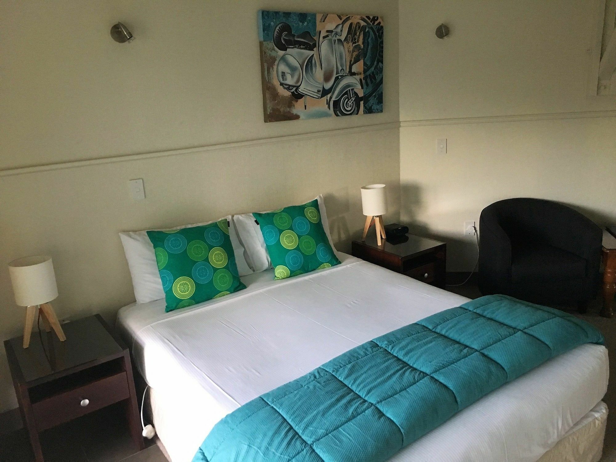 Asure Explorer & Motel 4*