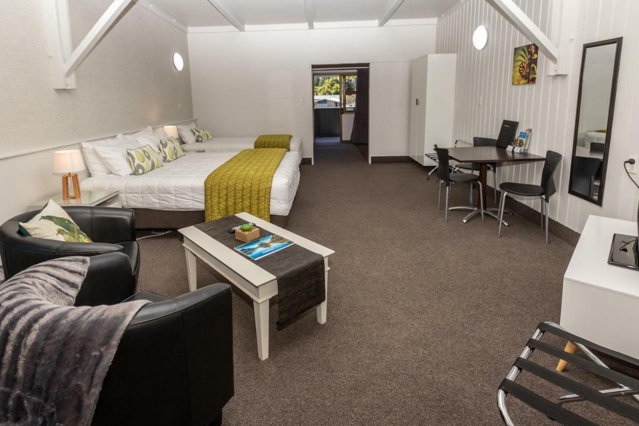 Asure Explorer & 4* Te Anau