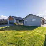 Pounamu Retreat - Te Anau Holiday Home