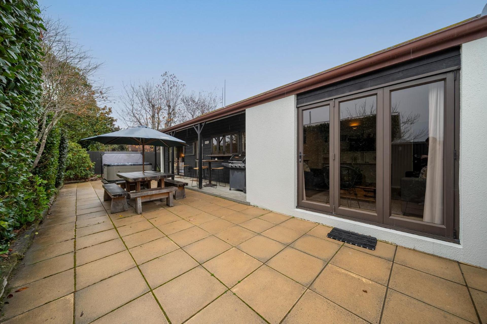 Townhouse Retreat - Getaway Holiday home Te Anau