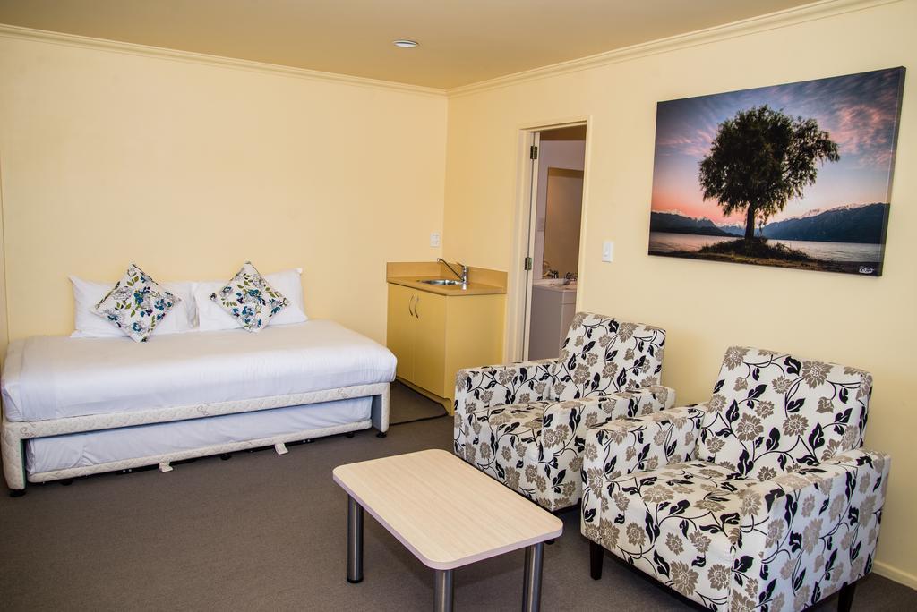 Edgewater Motel